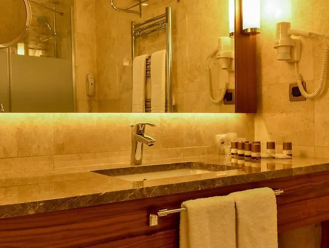 Alila Deluxe Thermal & מלון