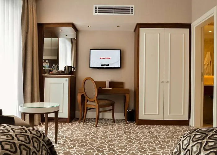 Alila Deluxe Thermal & מלון