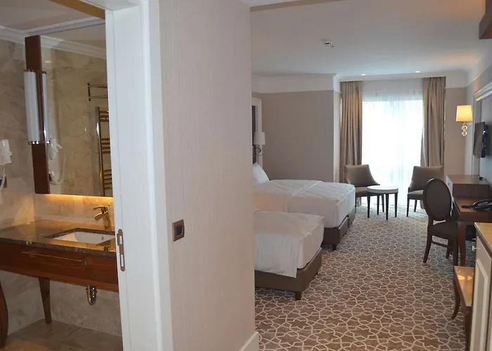 Alila Deluxe Thermal & מלון